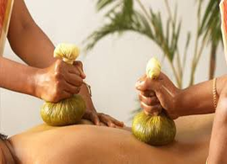 Elakizhi Ayurvedic treatment at Marsha Ayurvedam